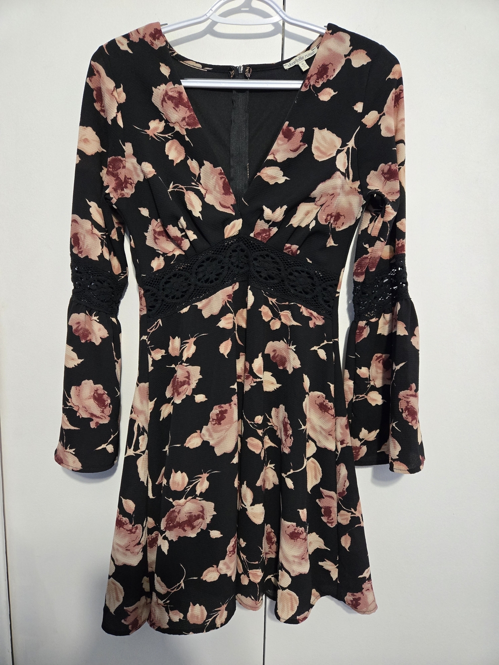 Charlotte Russe Floral Dress M Black Pink Long Sleeve Boho Lace Trim V-Neck Mini